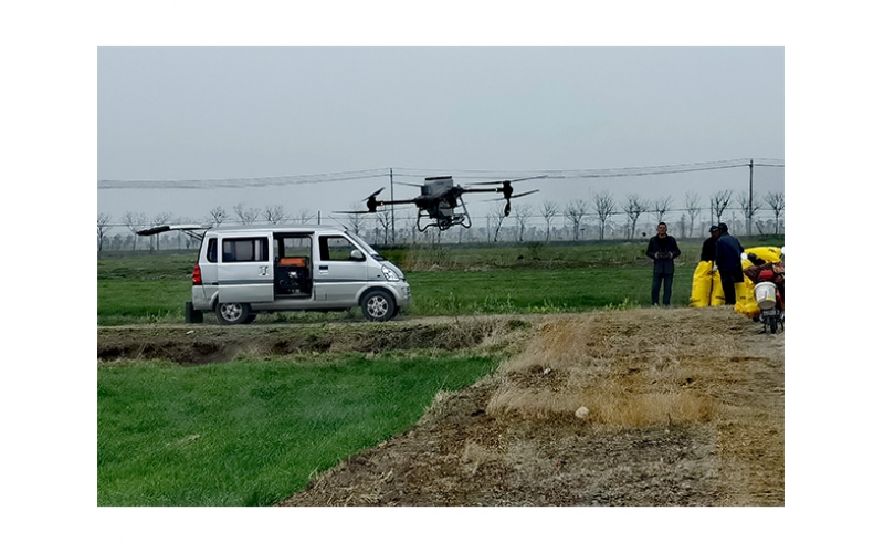 无人机田间施肥